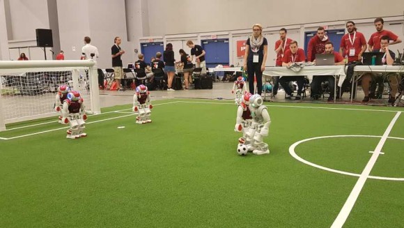  Spielszene Gruppenphase Bembelbots (grau) gegen das Team aus Rom (rot)